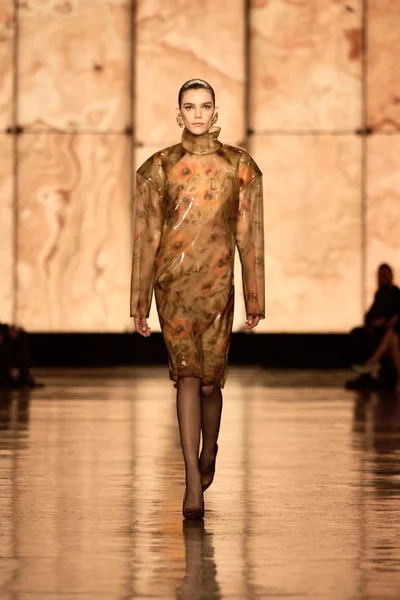Look 25
